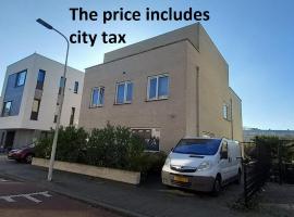 B&B luxury villa, free parking, close to the center, hotel v Haagu