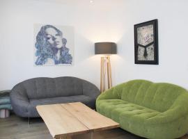 Ideal stay in Puteaux with private courtyard, hotel en Puteaux