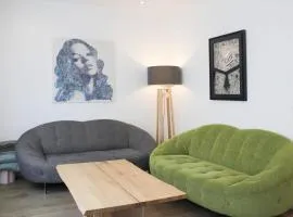 Ideal stay in Puteaux with private courtyard