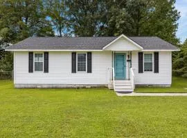 Pet-Friendly 3 BR Home with King Bed and Fenced Yard Near Downtown
