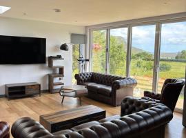 Luxurious, Unique & Elegant Cottage with Hot Tub, hotel v destinaci Ollach