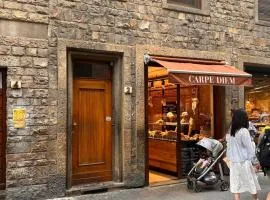 Federica's Ponte Vecchio 1bd - by FlorenceHospitality