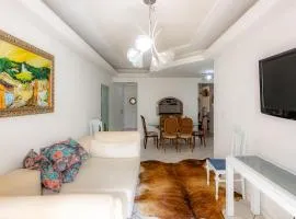 Apartamento com Varanda, Churrasqueira e Vista Mar