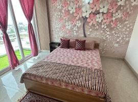 Taj Nidhi Luxury, hotel in Agra