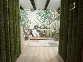 Flower Home, hotel in Crotone