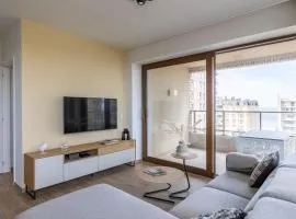 Luxury apartment with lateral sea view and 2 private bathrooms T9