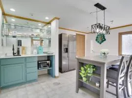 6 Mi to Barr Lake Apt with Hot Tub Access!