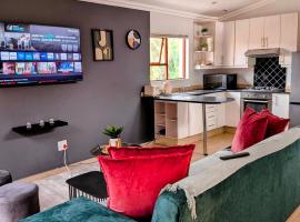 Luxury Studio in Fourways, hotel in Sandton