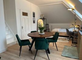 Elegantes Zimmer in historischer Villa in Siegen-Eiserfeld, hotel in Siegen