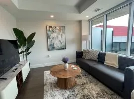Downtown Halifax bright & modern 1 Bedroom