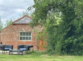 Tranquil detached barn in Sherborne St John