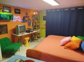 Suite rétro 80s 90s grande baignoire et jardin