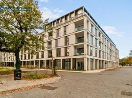 Spacious Apartment, Balcony, WiFi, Netflix, Free Parking by Rapid Returns