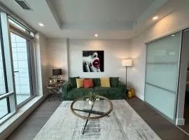 Bright bold & beautiful 1 BR with 6 applainces