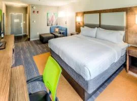 Holiday Inn Express & Suites Cleveland/Westlake by IHG