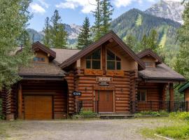 Alders Chalet by Fernie Central Reservations, hotell i Fernie