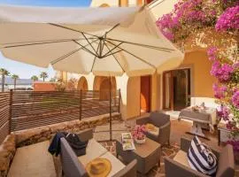 Residence Moresca , Appartamento Tavolara con Giardino e Vista Mare a 80 mt dalla Spiaggia