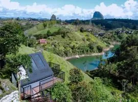 FORESTA 2 - Cabaña moderna con vista a la piedra