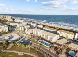 Better At The Beach - Walk to Everything in CB!, hotel in Carolina Beach