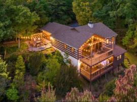 The Smoky Bear View Hot Tub Pool MORE, отель в городе Pittman Center