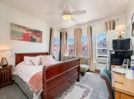 Sleek Studio Near Downtown LA • AC • WiFi • Snacks