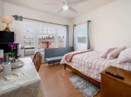 Comfy Studio Near Downtown LA with AC WiFi and Snacks