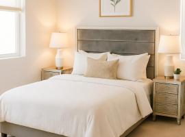 Modern Private Room with Private Bath, Hotel in Manteca