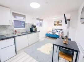 Modern Studio - Perfect for Work or Relaxation