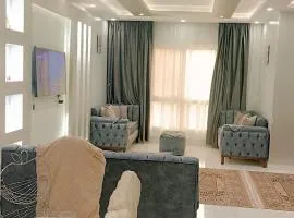 شقه كامله بفيلا فاخره بجوار ممشى اهل زايد 3غرف وشرفه