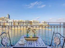 Elegant seafront apartment