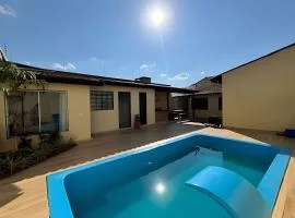 Piscina e 4 quartos há 3 min da praça principal