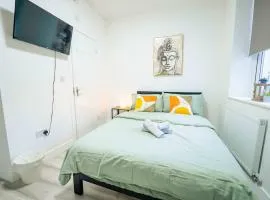 Cosy Cardiff Studio with Fast WiFi & Garden View