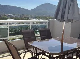 Cobertura Linear no Recreio - Varanda Grande, Vista Montanhas, Próx Praia, Garagem, Acomoda até 4 pessoas