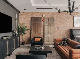 Starr Piano - Highball and Bellamy Suites - 8 bedroom