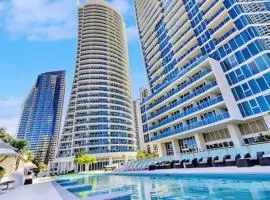 5-star, 3-bdrm apt on Surfers Paradise beach