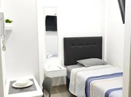 Habitacion con entrada independiente en centro Piura con aire acondicionado