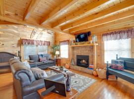 Romantic Cabin with Hot Tub in Pigeon Forge!, Hotel in Pigeon Forge