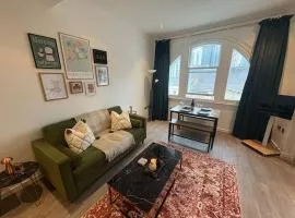 Central & Chic Flat-Sleeps 4-By FabAccommodation