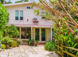 Puerto Nuevo에 위치한 호텔 Chalet Lulu | Yoga/Retreat | P Solar | Hot Tub