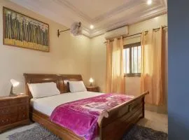 Suite privée-chambre, salon et cuisine complete