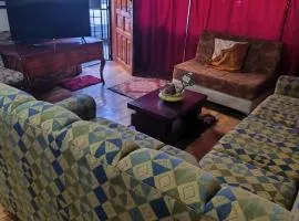 Minidepartamento central en Ambato, para 1 a 8 personas en 3 Camas y un colchon