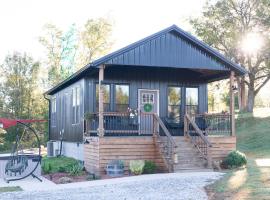 Bourbon Barrel Cottages #5 on Ky Bourbon Trail, villa in Lawrenceburg
