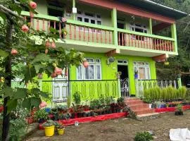 Le Pine Homestay