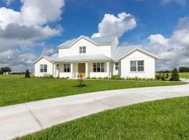 Family Retreat, Pool, Games & Farm Views, 10 Acres