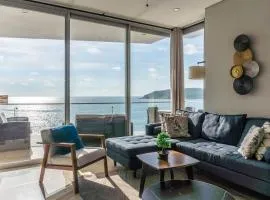 De lujo a pie de playa con vista directa al mar