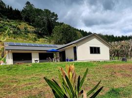 Pheasant Hill Hideaway 10 min to Waihi Beach, hotel in Athenree