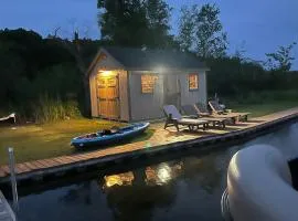 Lakefront Hot Tub, Firepit, Kayaks Private Dock