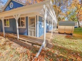 Riverfront Sauna, Fireplace, Firepit & Kayaks, ξενοδοχείο σε Barryton