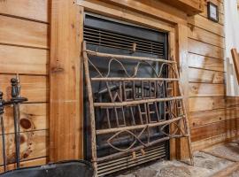 Table Rock Lake Cabin - Hawthorn #12 with Lake Access Hot Tub Outdoor Pool, Hotel in Shell Knob