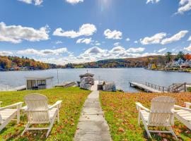 Scenic Waterfront Home with Dock on Lake Winola!, hotel v destinaci Factoryville